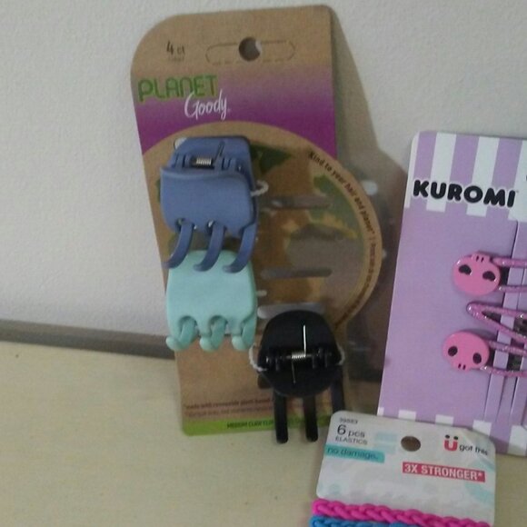 Assorted new hair bows/clips - Picture 2 of 5